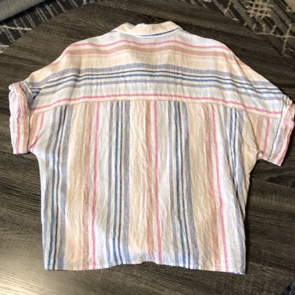 beach. lunch. lounge. flowy shirt - Picture 4 of 4